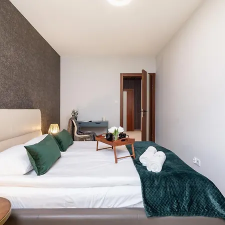 Diamond By Renters Prestige * Kraków