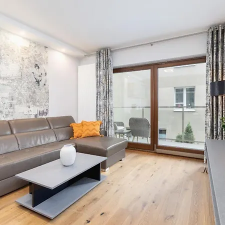 Diamond By Renters Prestige * Kraków